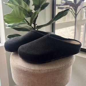 Rothy’s the Casual Clog- soft black- size 7